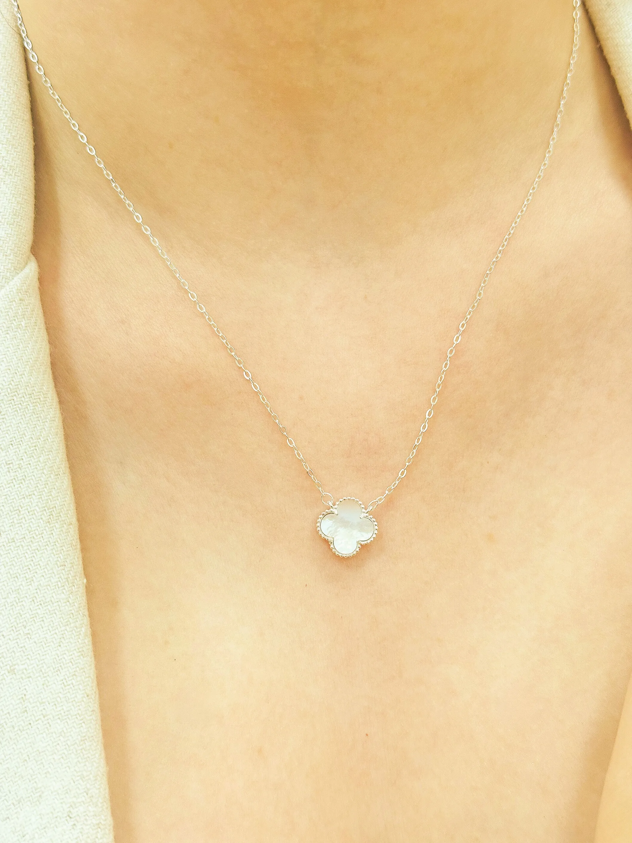 GARGANTILHA PRATA ALHAMBRA VAN CLEEF MADRE PEROLA