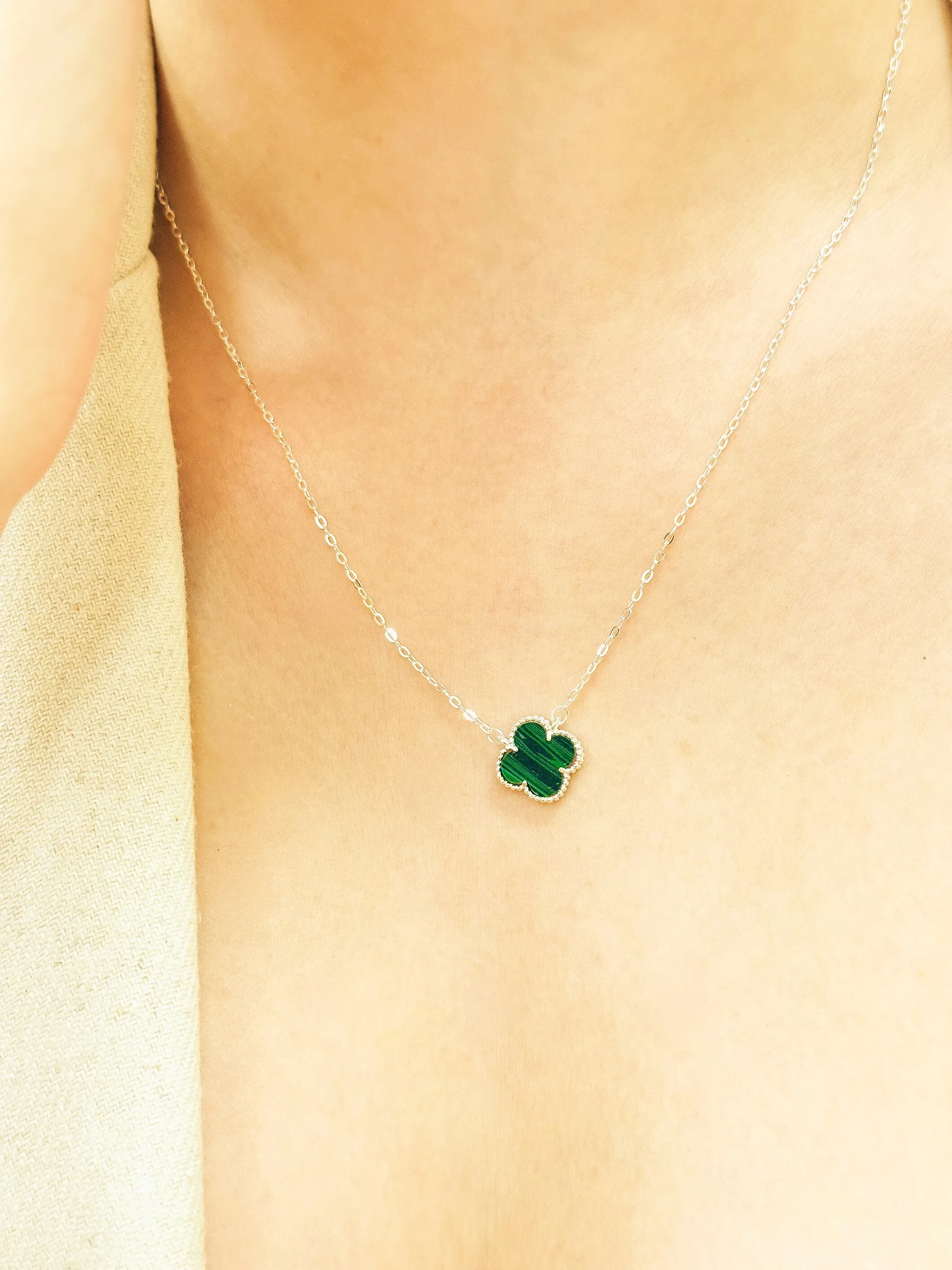 GARGANTILHA PRATA ALHAMBRA VAN CLEEF MALEQUITA