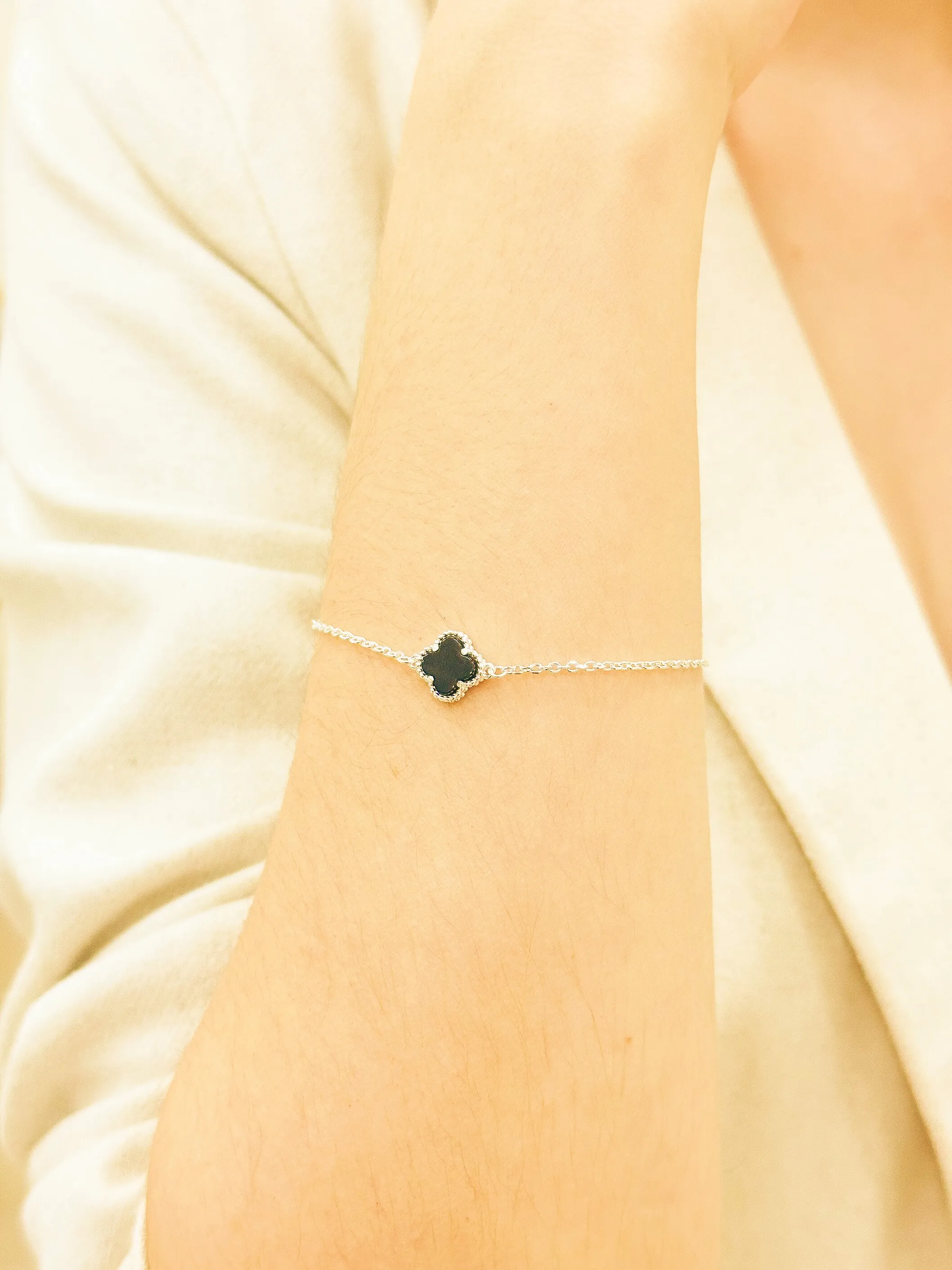 PULSEIRA PRATA VAN CLEEF ONIX