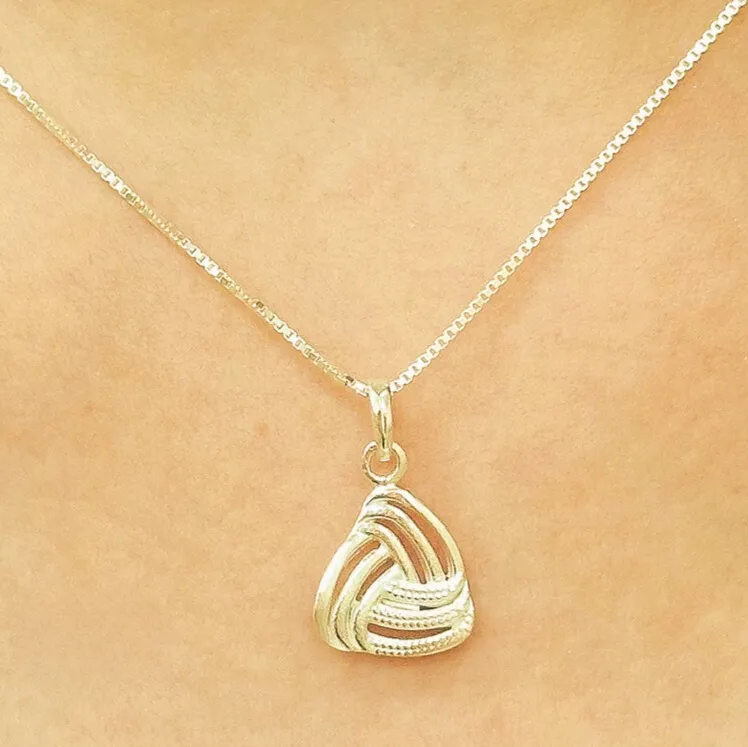 CONJUNTO PRATA TRIÂNGULO ENTRELAÇADO