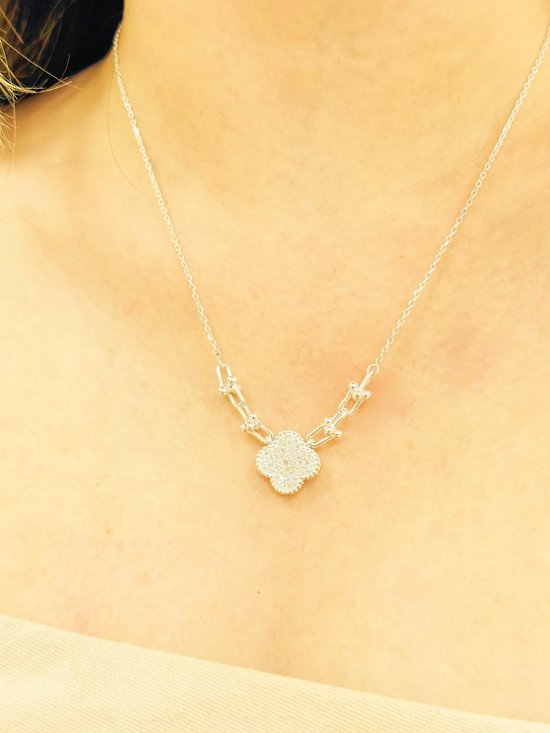 GARGANTILHA PRATA  VAN CLEEF CRAVEJADO