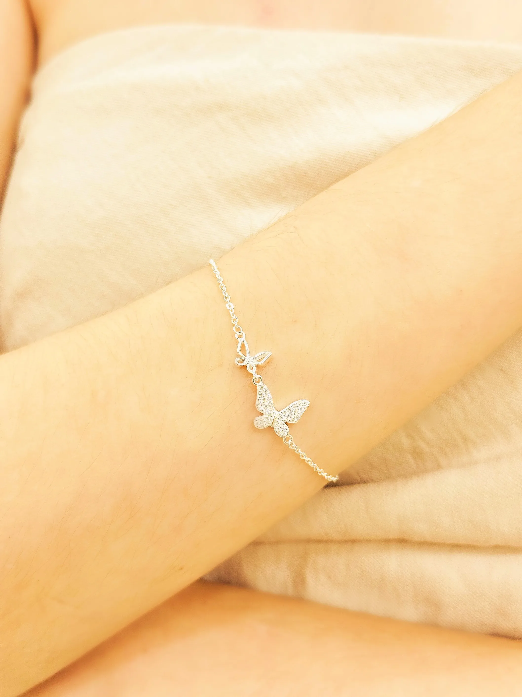 PULSEIRA PRATA BORBOLETA CRAVEJADA E LISA
