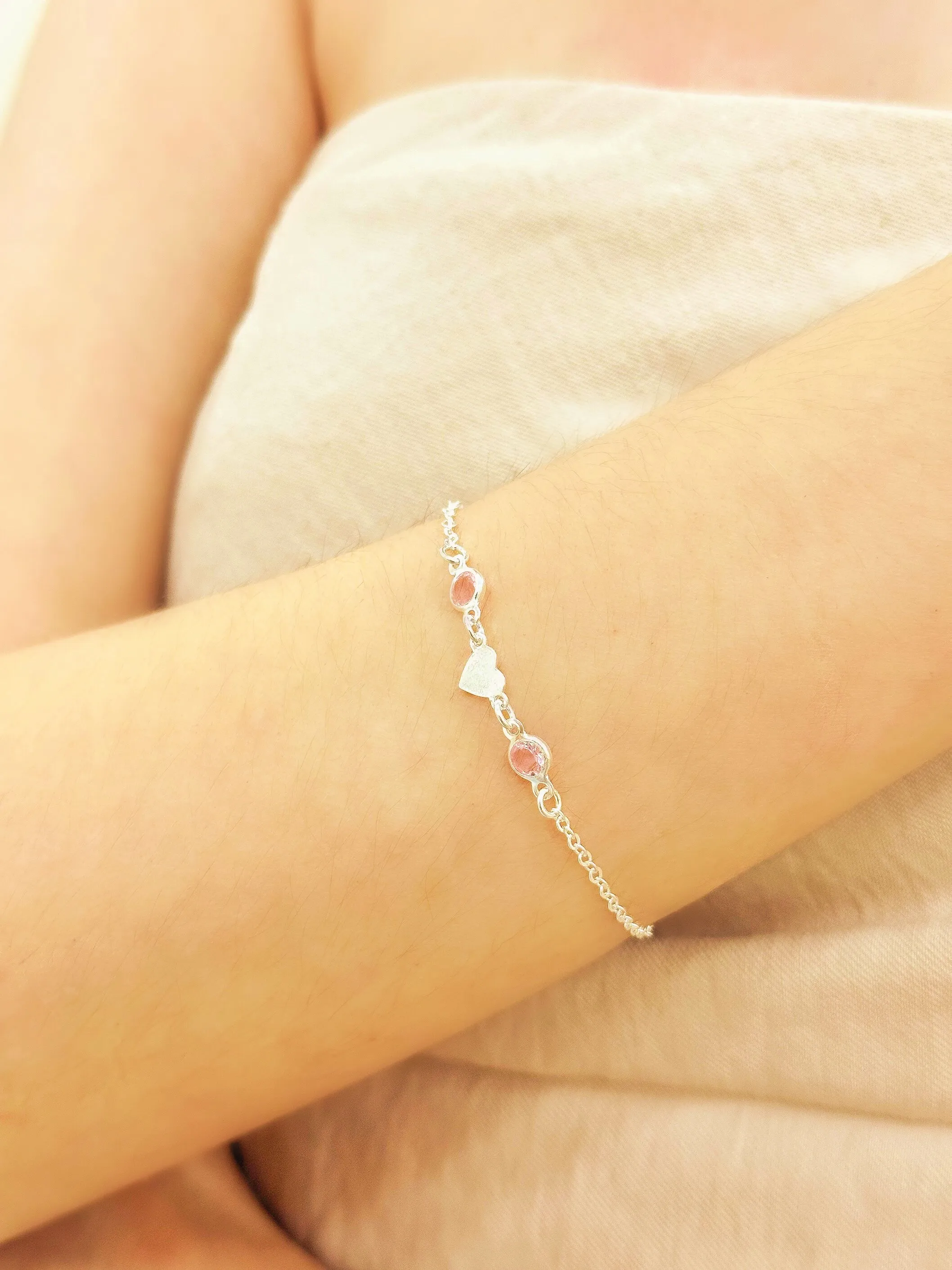 PULSEIRA PRATA PEDRA ROSA COM CORAÇÃO LISO