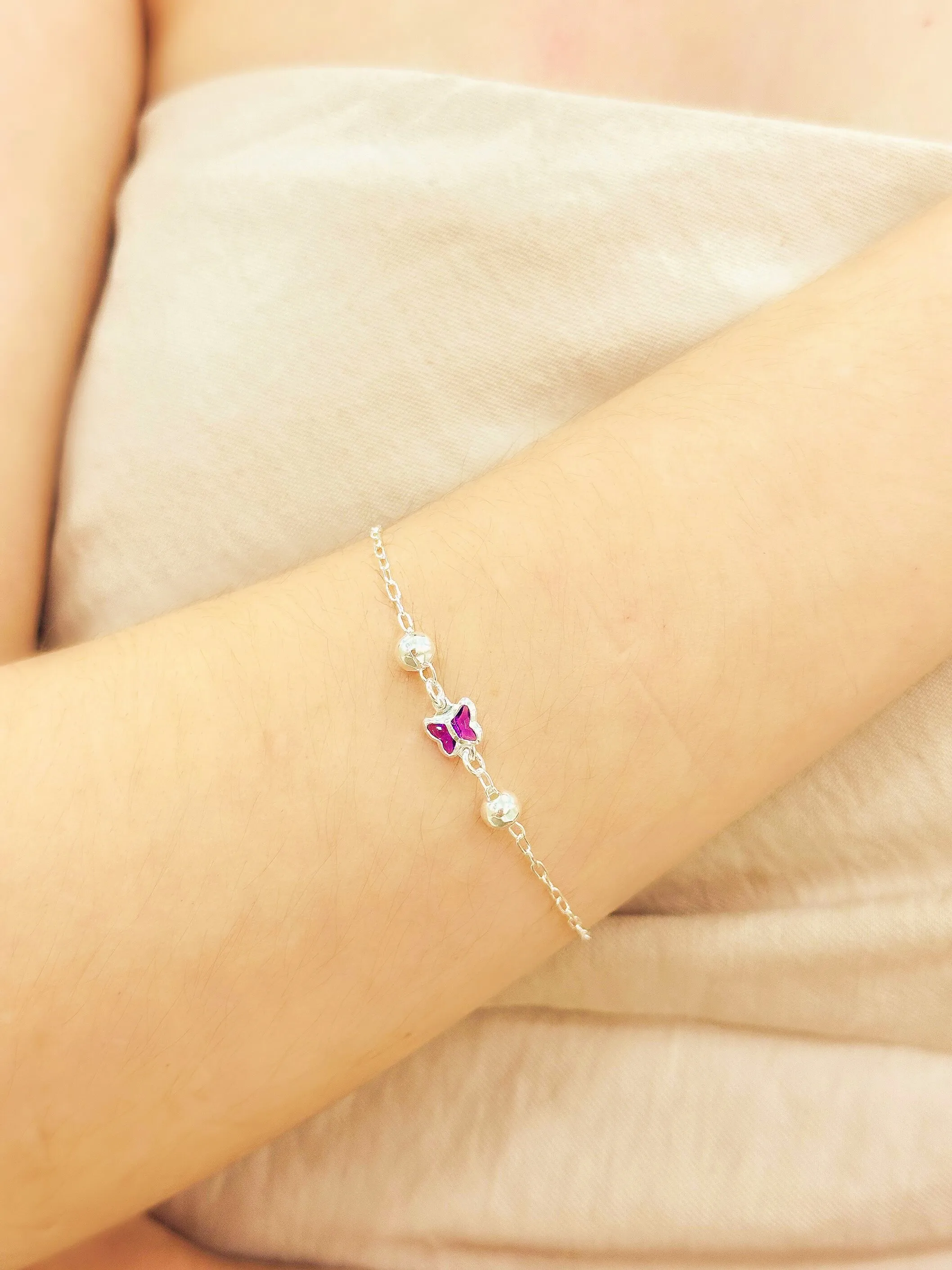 PULSEIRA PRATA BORBOLETA LILÁS COM BOLAS
