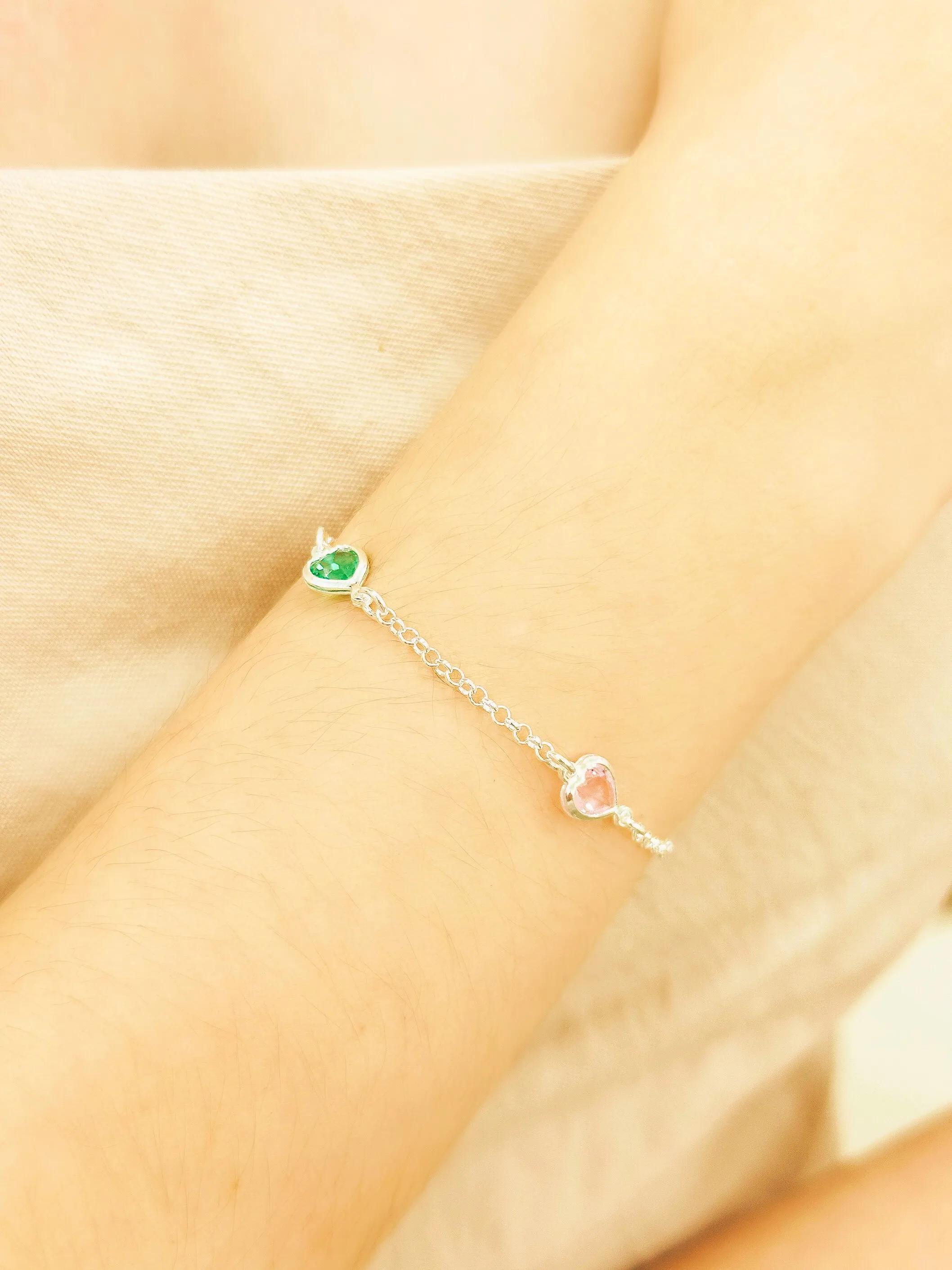 PULSEIRA PRATA 4 CORAÇÕES PEDRAS COLORS