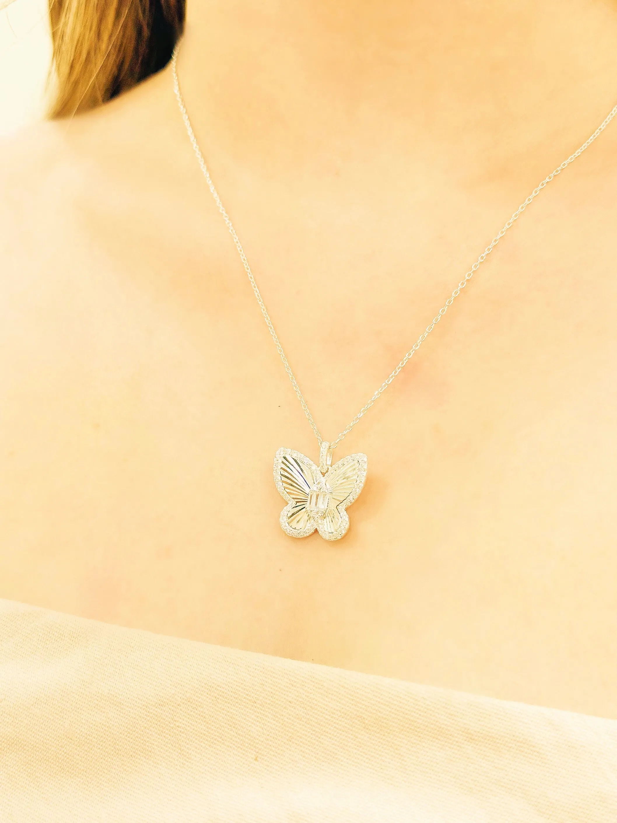 GARGANTILHA PRATA BORBOLETA DIAMANTADA COM PEDRAS