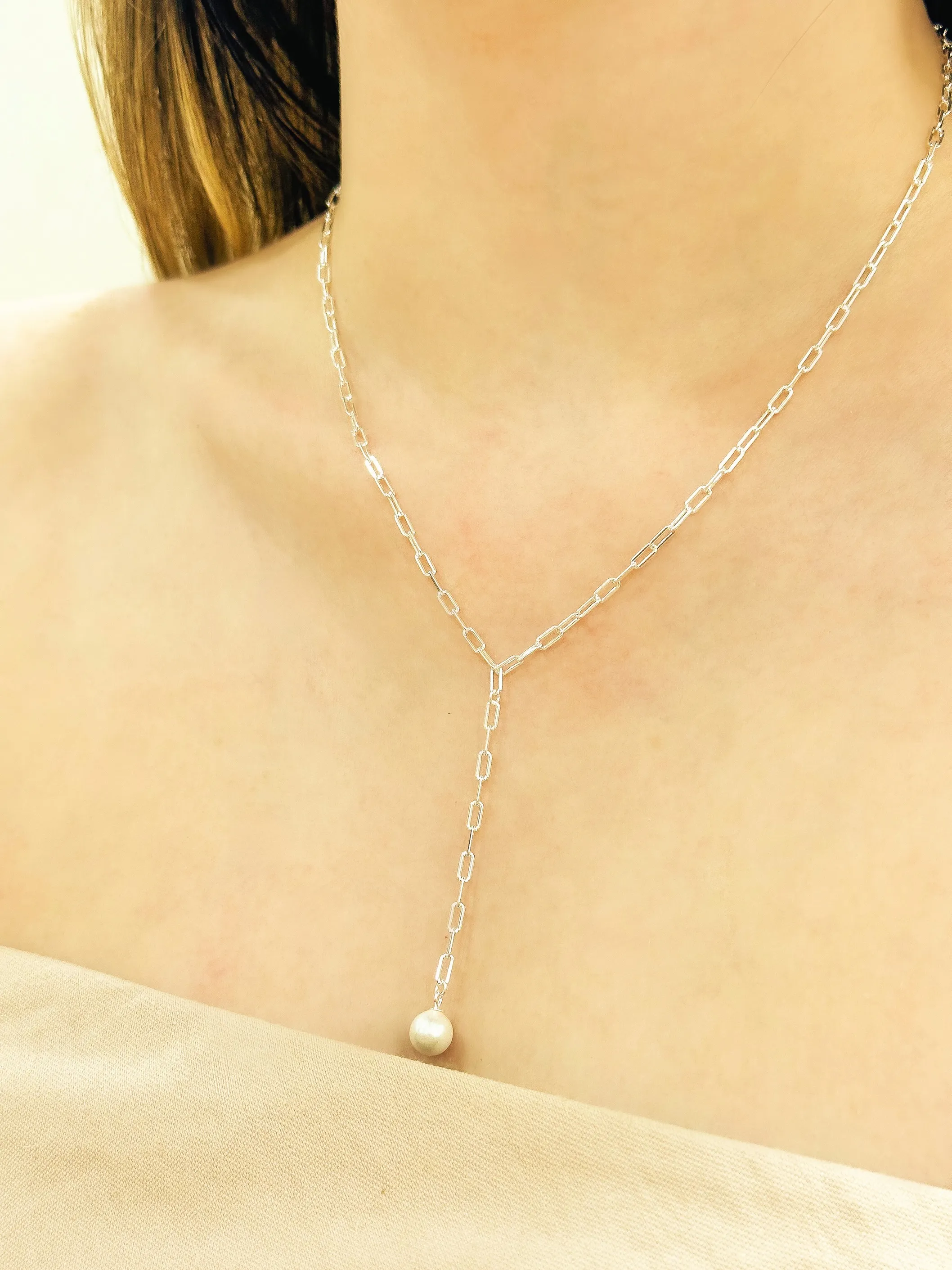 COLAR PRATA GRAVATA CARTIER COM PEROLA
