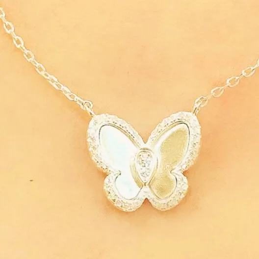 GARGANTILHA PRATA BORBOLETA BORDA CRAVEJADA