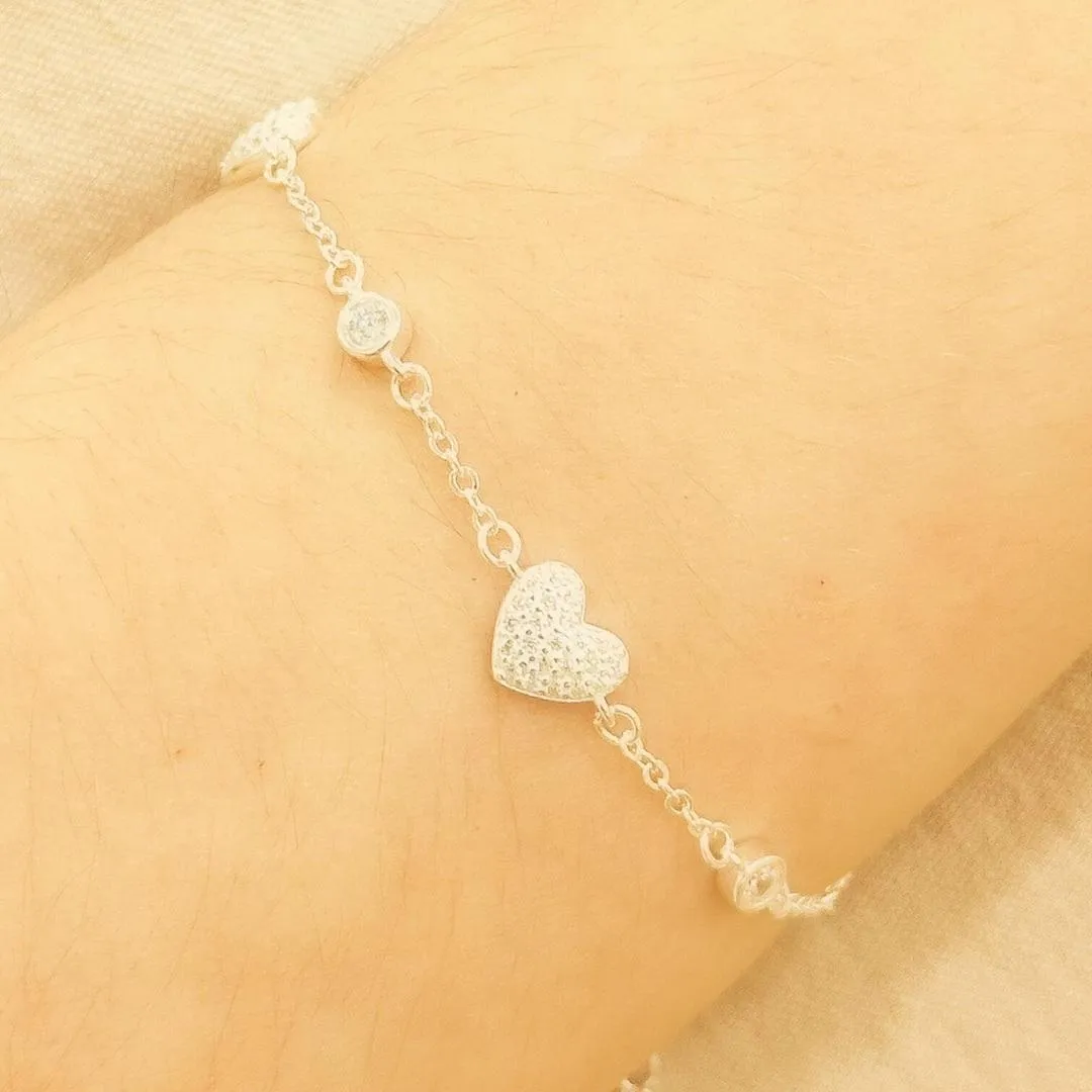 PULSEIRA PRATA CORAÇÕES CRAVEJADO E PONTO DE LUZ