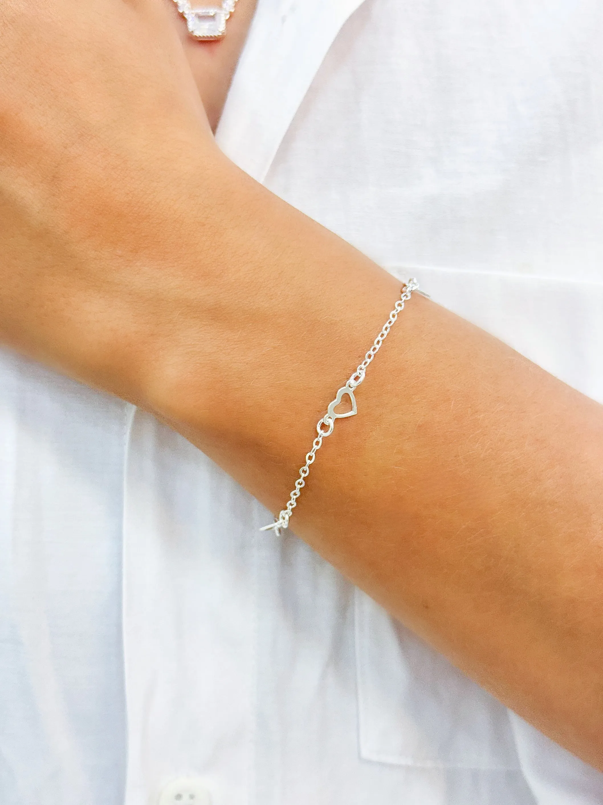 PULSEIRA PRATA CORAÇÕES VASADOS