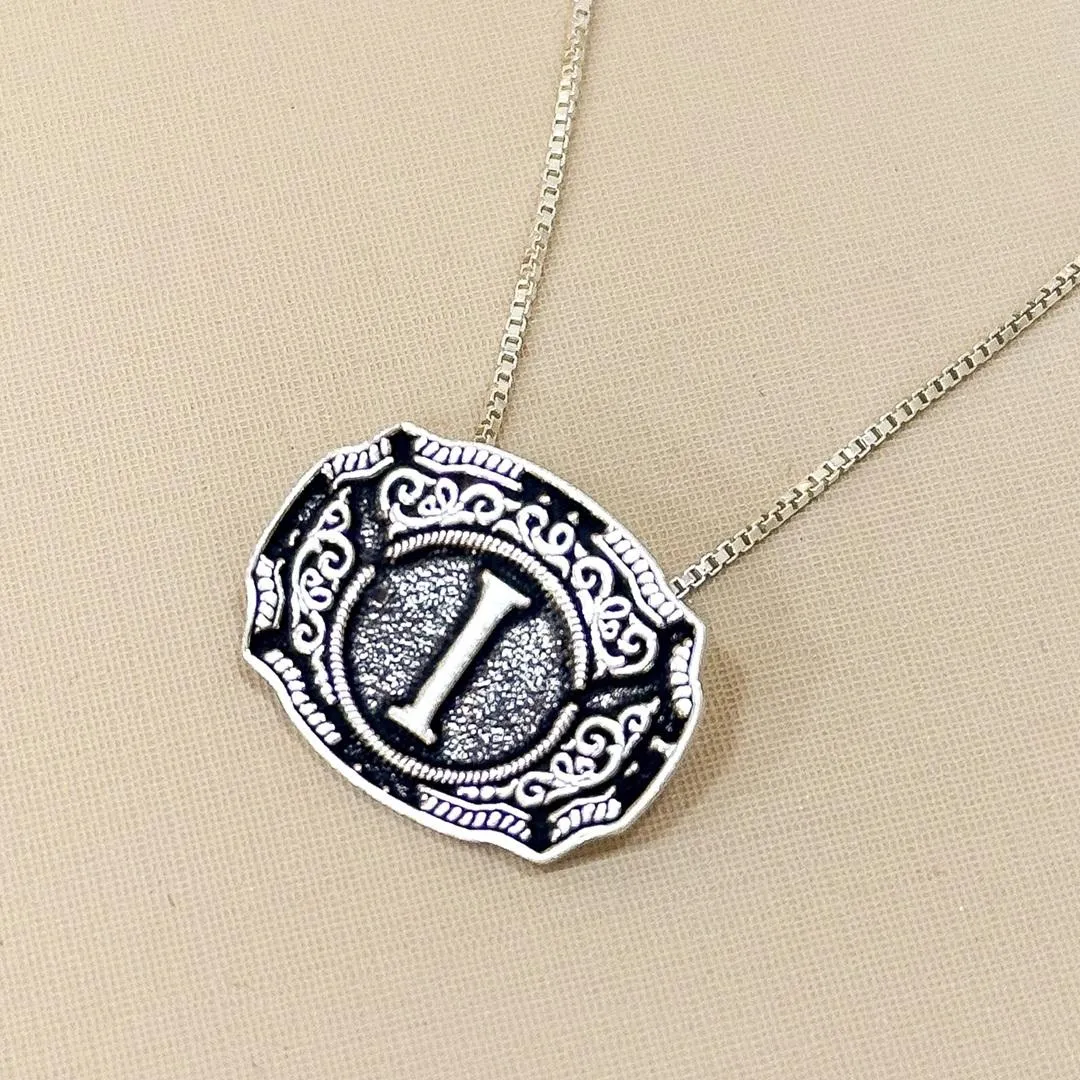 GARGANTILHA PRATA FERRADURA COM LETRA PERSONALIZADO