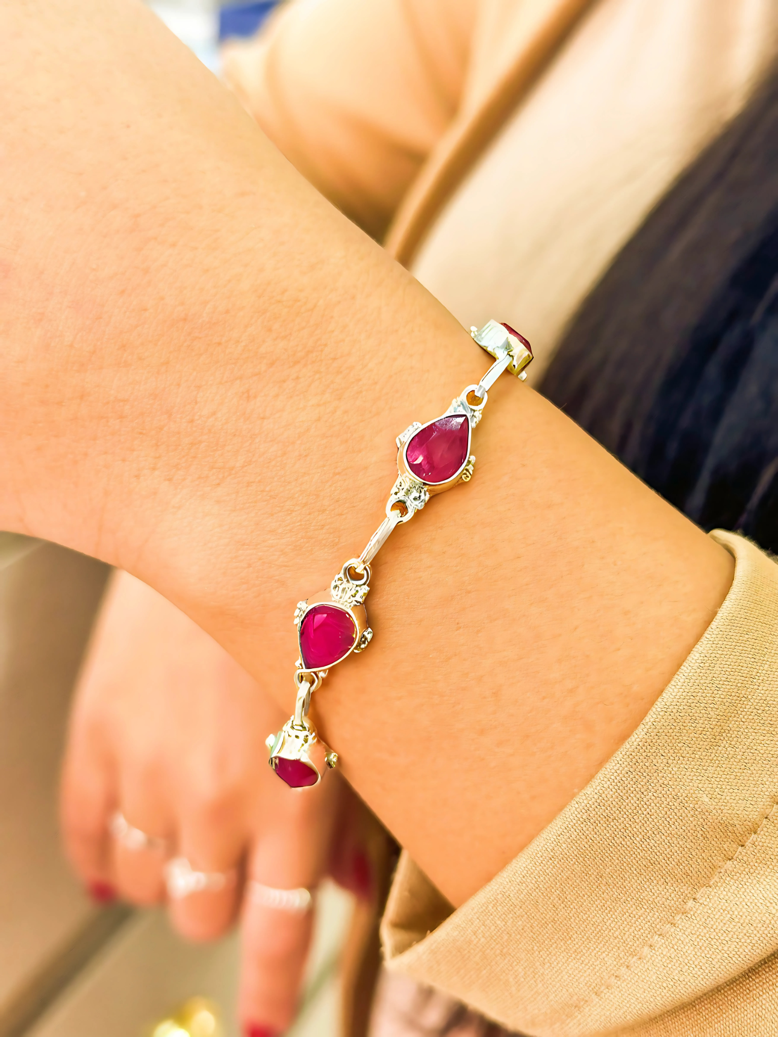 PULSEIRA PRATA GOTA PEDRA NATURAL RUBI