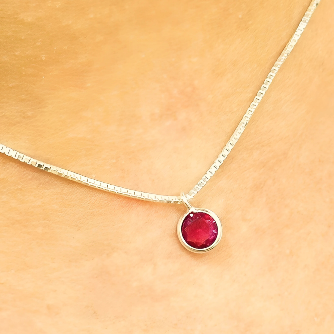 GARGANTILHA PRATA PONTO DE LUZ VERMELHO